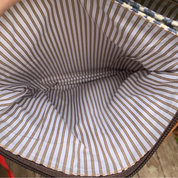 VAAN & CO. Nomad Athens Crossbody - Picture 15 of 16